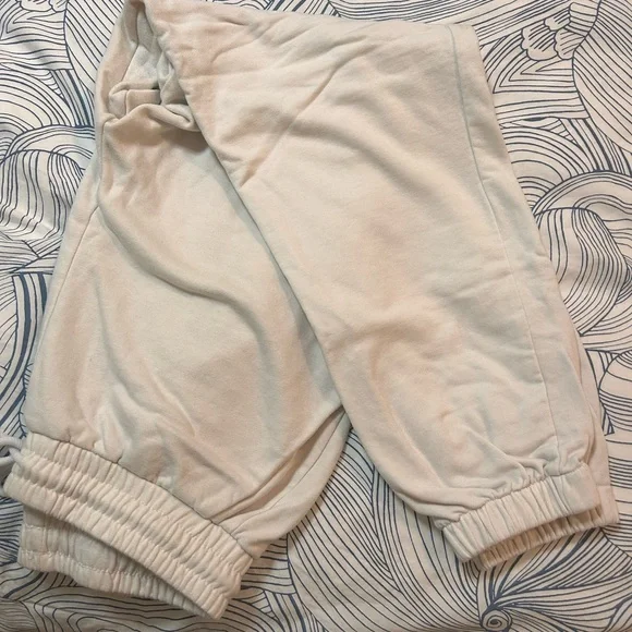 Like New Women's Cinch Bottom Athletic Joggers with Pockets - Picture 5 of 6